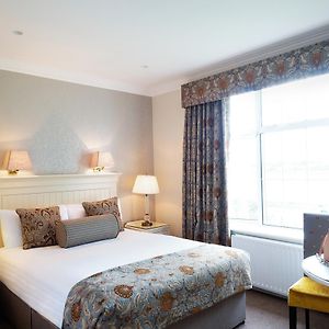 Zimmer mit Kingsize-Bett